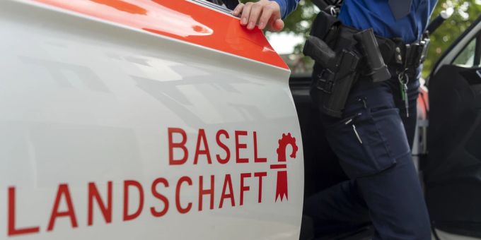 Die Kantonspolizei Basel-Stadt hat Mühe, ihre Stellen zu besetzen. Die Baselbieter Polizei baut massiv Stellen aus. Polizei Baselland