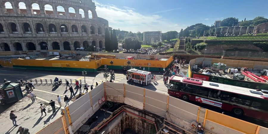 Vor dem «Heiligen Jahr» 2025 wird auch vor dem Kolosseum noch an einer neuen U-Bahn-Linie gearbeitet.