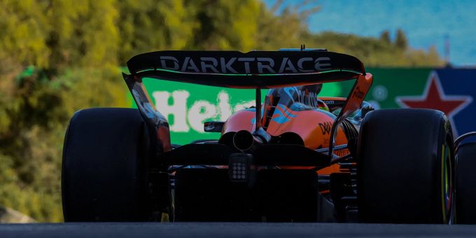 Die FIA verbietet den Flexi-Flügel von McLaren. Formel 1 McLaren Heckflügel