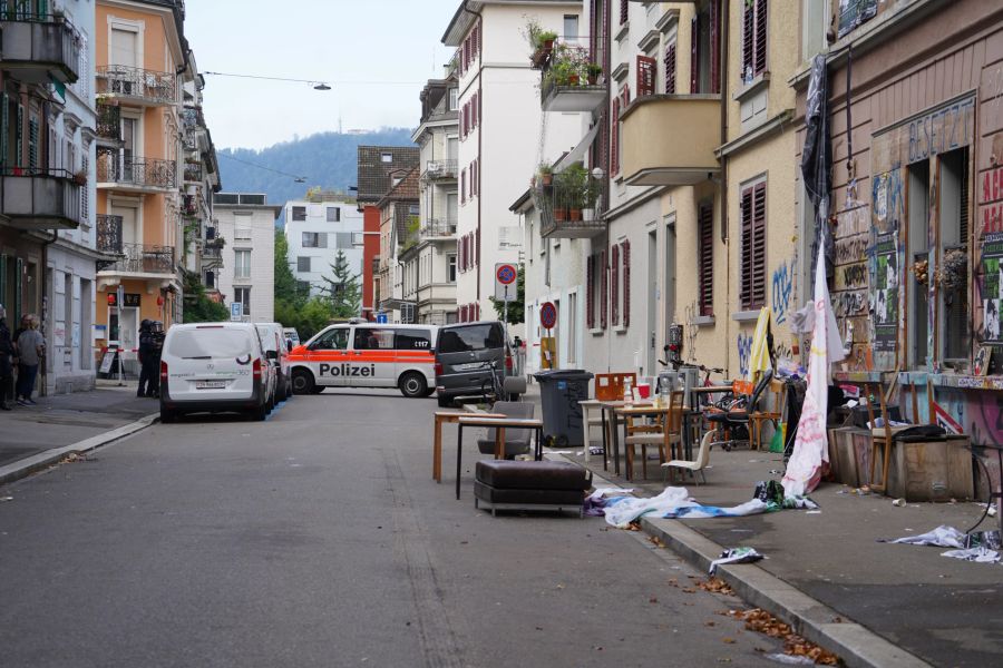 Die Polizei sperrte die Magnusstrasse ab.