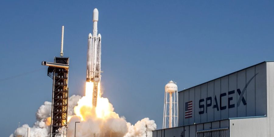 SpaceX Raketenstart Hangar