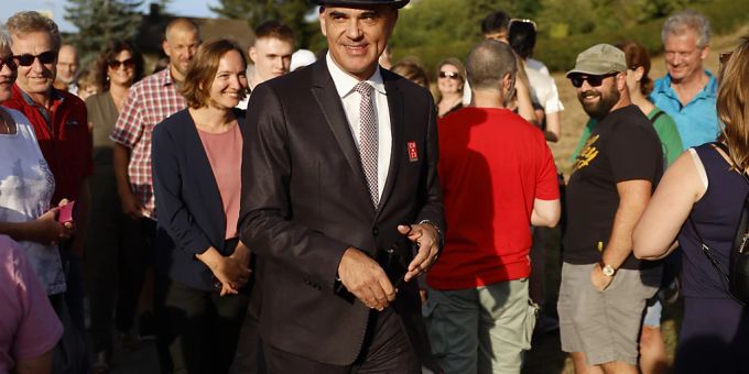 Wieder ohne Bart - Bundespräsident Berset an Bundesfeier in Aegerten BE