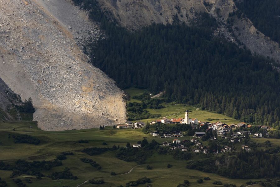 Das Dorf Brienz GR wurde vorsorglich evakuiert: Zum Zeitpunkt des Rutsches war niemand im Dorf.