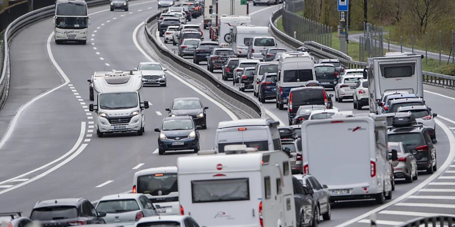 Stau vor dem Nordportal des Gotthardtunnels. (Archivbild)