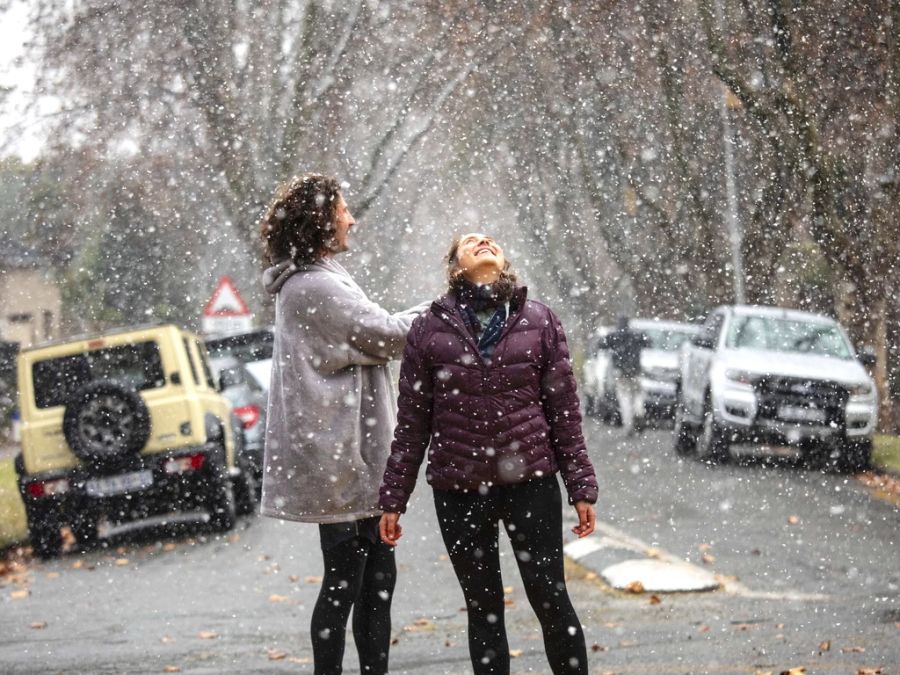 In der südafrikanischen Metropole Johannesburg fiel am Montagmorgen Schnee – und das zum ersten Mal seit elf Jahren.