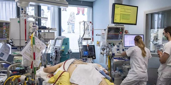Der Mangel an Pflegepersonal veranlasst Spitäler dazu, dieses im Ausland zu suchen. Pflegepersonal im Spital
