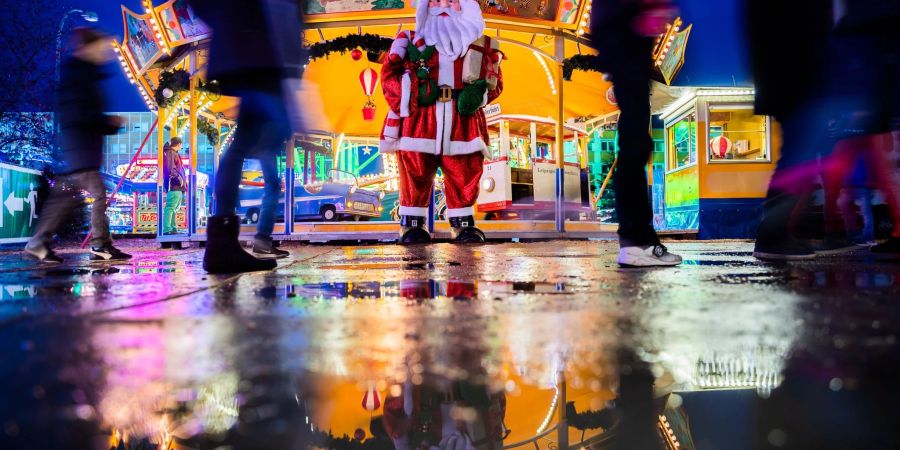 Der «Winterzauber» in Berlin-Lichtenberg ist nach Veranstalterangaben der erste Weihnachtsmarkt in Deutschland, der in diesem Jahr eröffnet wird.