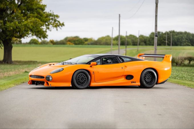 Eigentlich sollte der Jaguar XJ220 mit V12-Motor kommen, daraus wurde aber nichts. Der extrem seltene S hat trotzdem mächtige 680PS Jaguar XJ220 S