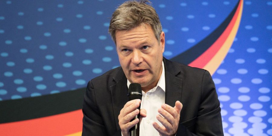 Wirtschaftsminister Habeck hat der Ukraine Hilfe für den Winter zugesagt.