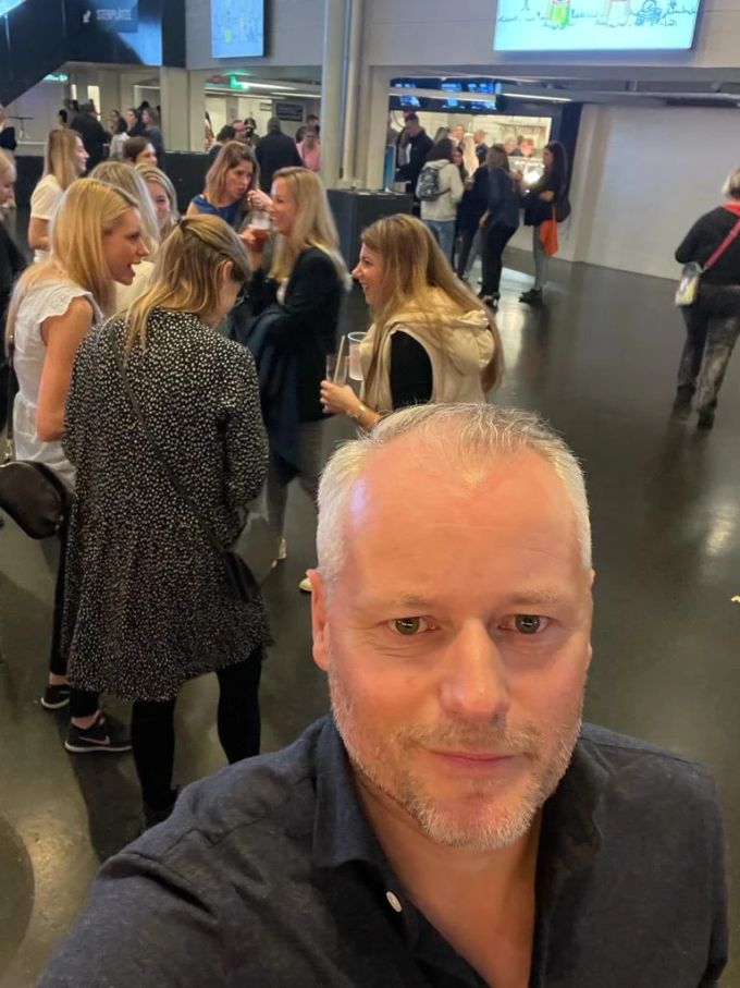 Nau.ch-Chefredaktor Micha Zbinden (45) gehörte am Konzert der Backstreet Boys zu einer seltenen Spezies. Backstreet Boys