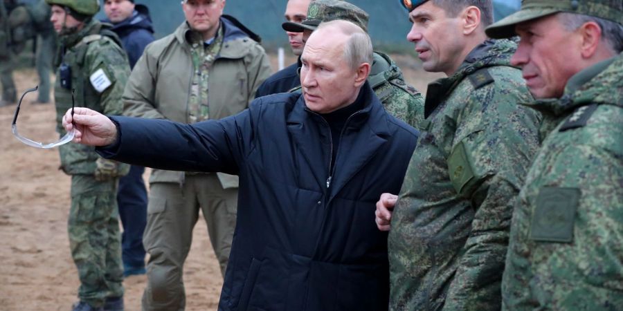 Kremlchef Wladimir Putin beim Besuch eines militärischen Ausbildungszentrums in der Region Rjasan. Dieses Foto wurde von der staatlichen russischen Nachrichtenagentur Sputnik via AP veröffentlicht.