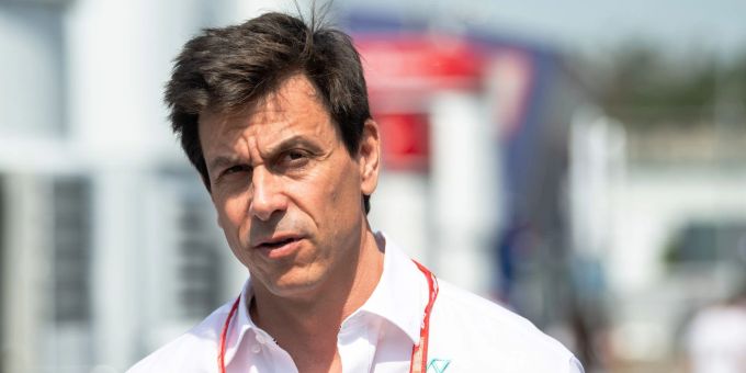 Toto Wolff, Motorsportchef bei Mercedes, ist mit der Strafe gegen Red Bull in der Formel 1 nicht einverstanden. Formel 1
