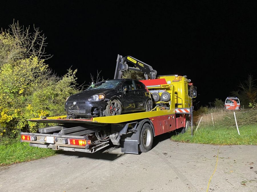 Das Unfallauto wurde durch die Wehrverband Oberklettgau geborgen