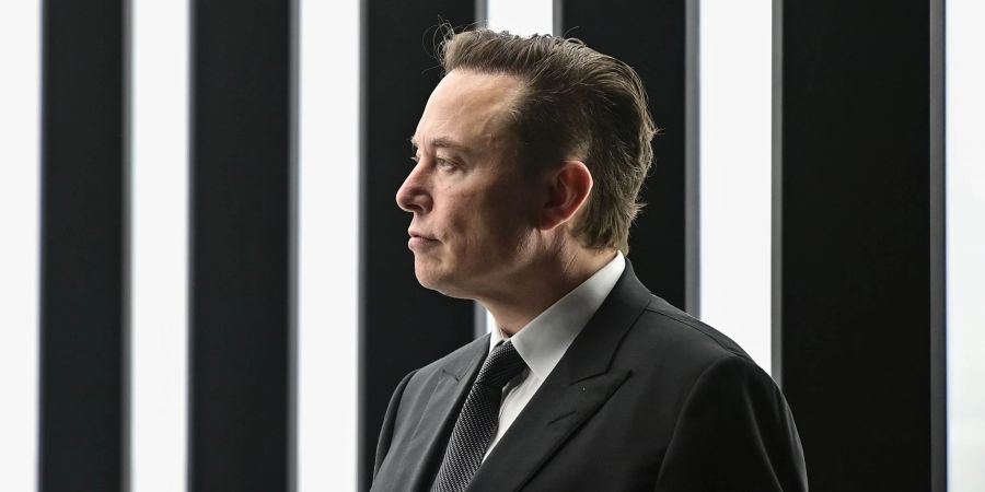 Tesla-Chef Elon Musk bei der Eröffnung seiner Giga-Fabrik in Brandenburg.