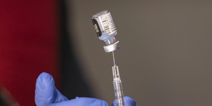 Neu ist der auf die Omikron-Variante angepasste Impfstoff von Biontech auch für Kinder ab fünf Jahren zugelassen biontech