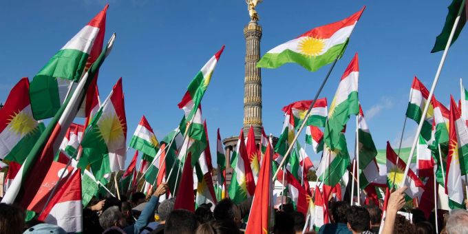 Berlin - Solidarität mit Protesten im Iran: Grossdemo in Berlin