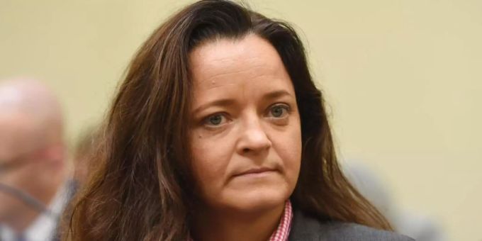 Die verurteilte NSU-Terroristin Beate Zschäpe - hier 2016 vor Gericht - reicht Verfassungsbeschwerde ein. Foto: picture alliance / dpa Die verurteilte NSU-Terroristin Beate Zschäpe - hier 2016 vor Gericht - reicht Verfassungsbeschwerde ein. Foto: picture alliance / dpa