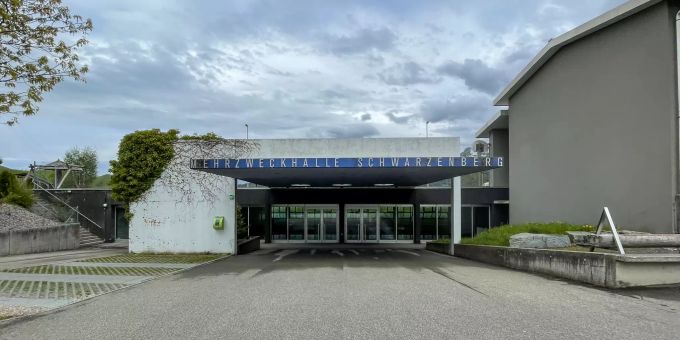 Die Mehrzweckhalle in Schwarzenberg (LU). Die Mehrzweckhalle in Schwarzenberg (LU).