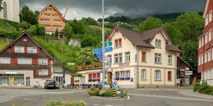 Autokreisel beim Rathaus in Gams (SG).