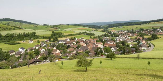 Blick auf die Gemeinde Arisdorf. Blick auf die Gemeinde Arisdorf.
