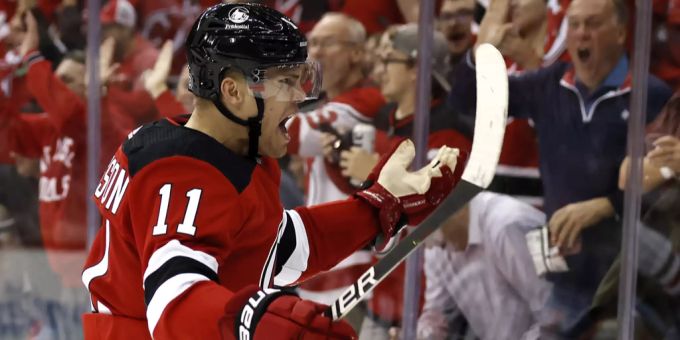 Bei den Devils herrschte nach dem Sieg in der Verlängerung grenzenlose Freude. New Jersey Devils