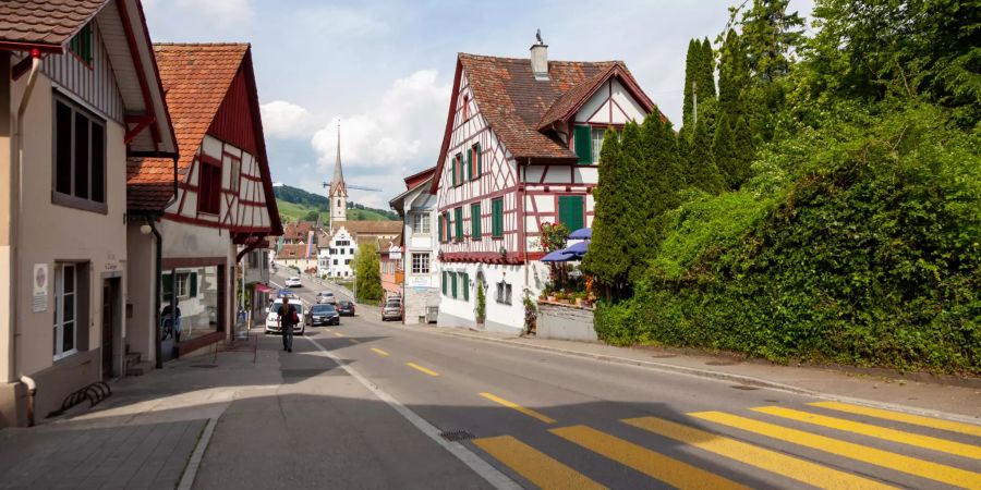 Einfahrt auf die Rheinbrücke in Stein am Rhein.