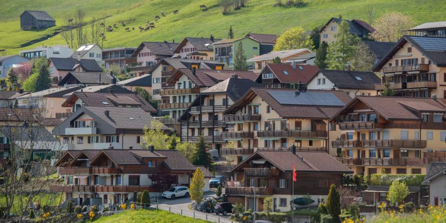 Blick auf die Ortschaft Amden oberhalb des Walensees.