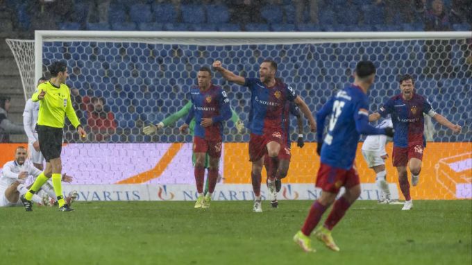 Pajtim Kasami bejubelt den Last-Second-Ausgleich für den FC Basel. FC Basel