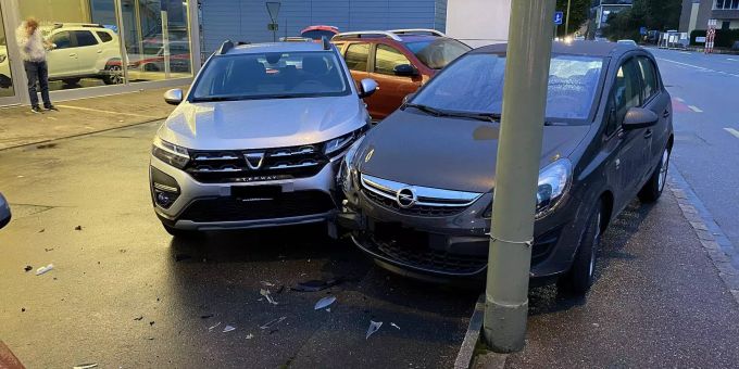 An den involvierten Personenwagen entstand erheblicher Sachschaden. Kantonspolizei Basel-Landschaft