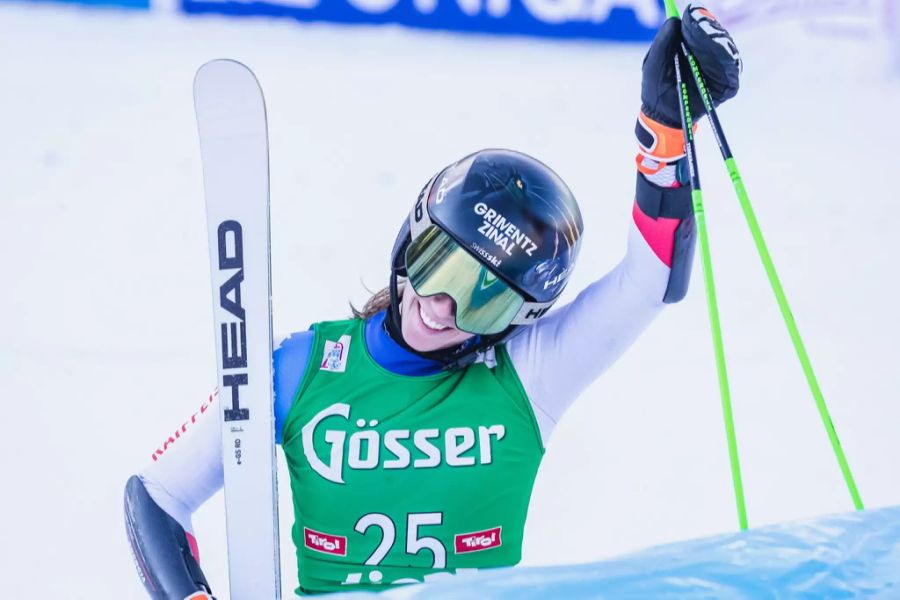 Camille Rast rast nach ihrem Riesen-Bestergebnis im Slalom von Lienz auf Zwischenrang vier.