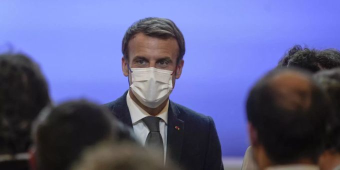 Macron kündigt Booster-Impfungen für Senioren an. Macron Booster