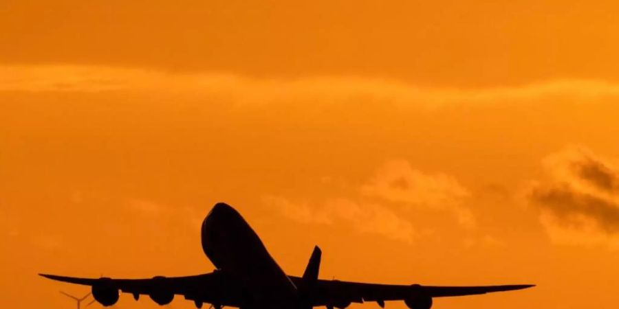 Wer in die USA einreisen möchte, braucht künftig einen negativen Corona-Test, der höchstens 24 Stunden vor der Abreise gemacht wurde. Foto: Boris Roessler/dpa