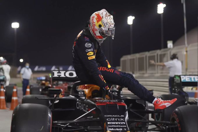 Zum Saisonauftakt in Bahrain musste sich Max Verstappen 2021 Lewis Hamilton noch geschlagen geben. (Archivbild) Max Verstappen