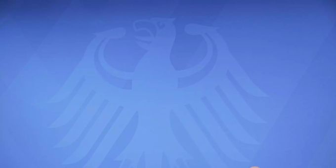 Merkel und Scholz nach letzten Beratungen mit Ländern Merkel und Scholz nach letzten Beratungen mit Ländern