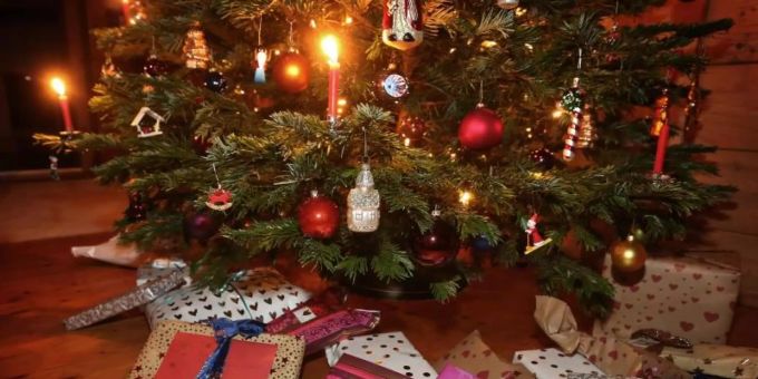 Fast jeder fünfte Deutsche will Weihnachten nicht zu Hause feiern. Foto: Karl-Josef Hildenbrand/dpa/Archivbild Fast jeder fünfte Deutsche will Weihnachten nicht zu Hause feiern. Foto: Karl-Josef Hildenbrand/dpa/Archivbild
