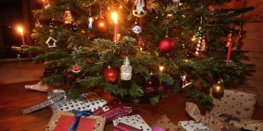 Fast jeder fünfte Deutsche will Weihnachten nicht zu Hause feiern. Foto: Karl-Josef Hildenbrand/dpa/Archivbild