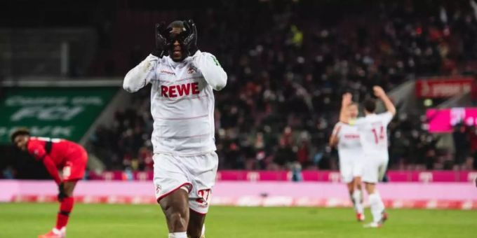 Kölns Torschütze Anthony Modeste jubelt nach dem Treffer zur 1:0 Führung. Foto: Marius Becker/dpa Kölns Torschütze Anthony Modeste jubelt nach dem Treffer zur 1:0 Führung. Foto: Marius Becker/dpa