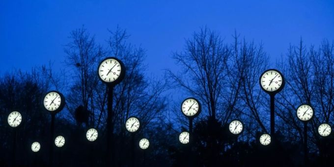 Kunstinstallation «Zeitfeld» in Düsseldorf Kunstinstallation «Zeitfeld» in Düsseldorf
