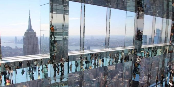 Über den Dächern von Manhattan: die neue Aussichtsplattform «Summit One Vanderbilt» an der 42nd Street. Foto: Christina Horsten/dpa Über den Dächern von Manhattan: die neue Aussichtsplattform «Summit One Vanderbilt» an der 42nd Street. Foto: Christina Horsten/dpa