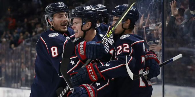Grégory Hofmann feiert seinen ersten Treffer in der NHL. Hofmann NHL