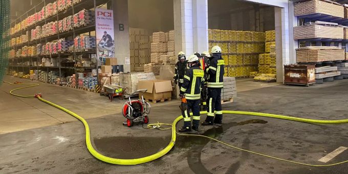 In Mülheim an der Ruhr kam es zu einem Brand in einer Lagerhalle. Mülheim an der Ruhr