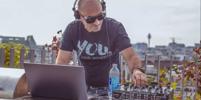 Aid A. ist DJ, lebt in Wien und ist nicht gegen das Coronavirus geimpft. Angst vor der Impfpflicht hat er aber keine. Ungeimpfter Österreicher