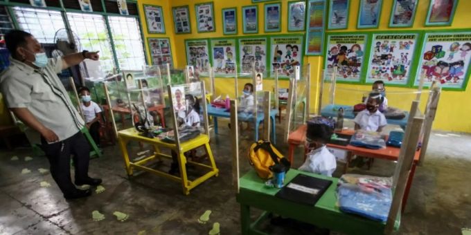 Klasse in der Siocon-Grundschule in Bogo. Schule