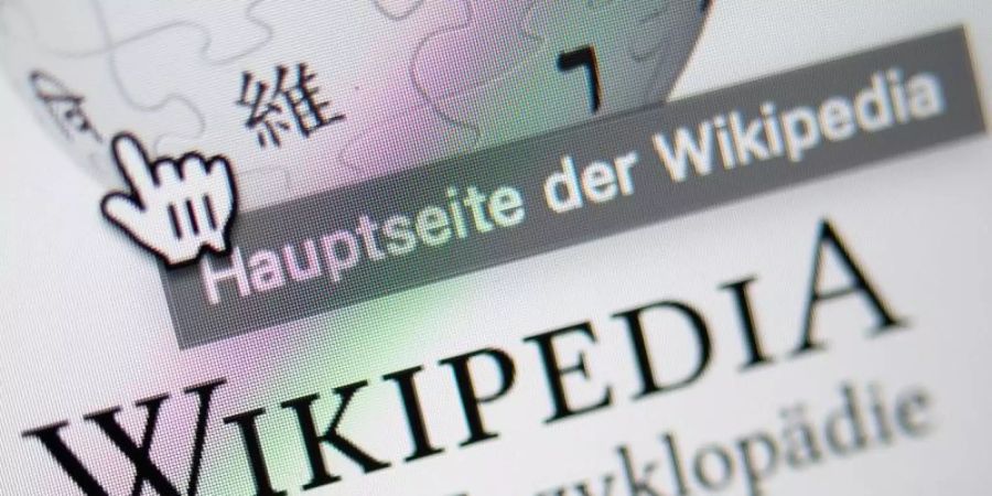 Die Wikipedia-Gemeinde diskutiert ein Wochenende lang in Erfurt. Foto: Sebastian Gollnow/dpa