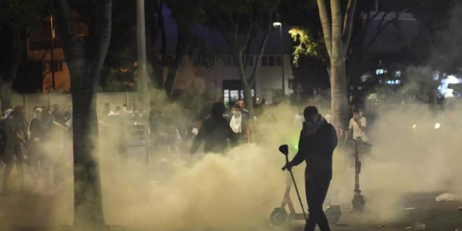 Gewaltszenen überschatteten zuletzt das Spiel zwischen Marseille und Galatasaray Istanbul. Foto: Daniel Cole/AP/dpa