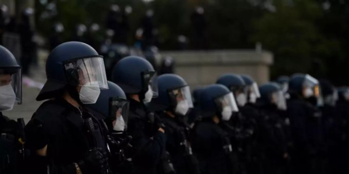 Polizei bei Corona-Demonstration in Berlin polizeigewalt