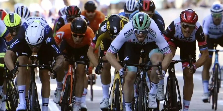 Matthew Walls (M) sprintet beim Gran Piemonte zum Sieg. Foto: Gian Mattia D'alberto/LaPresse/AP/dpa