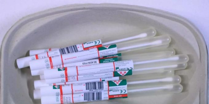 Corona-Labore kommen teilweise mit dem Auswerten der Tests nicht mehr hinterher. corona tests