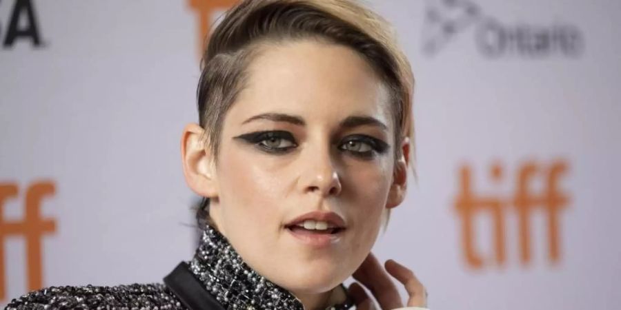 Kristen Stewart ist von ihrer Filmpartnerin Mackenzie Davis begeistert. Foto: Nathan Denette/The Canadian Press via AP/dpa