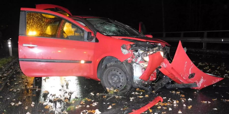 Drei Verletzte nach Selbstunfall